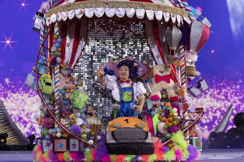 La representante de Tapicería Peñate/TA.